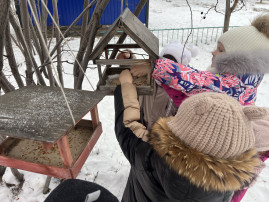 "Помощь птицам зимой - доброе дело каждого" "Помощь птицам зимой - доброе дело каждого".