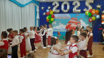 "Путешествие выпускников под Алыми парусами" "Путешествие выпускников под Алыми парусами".